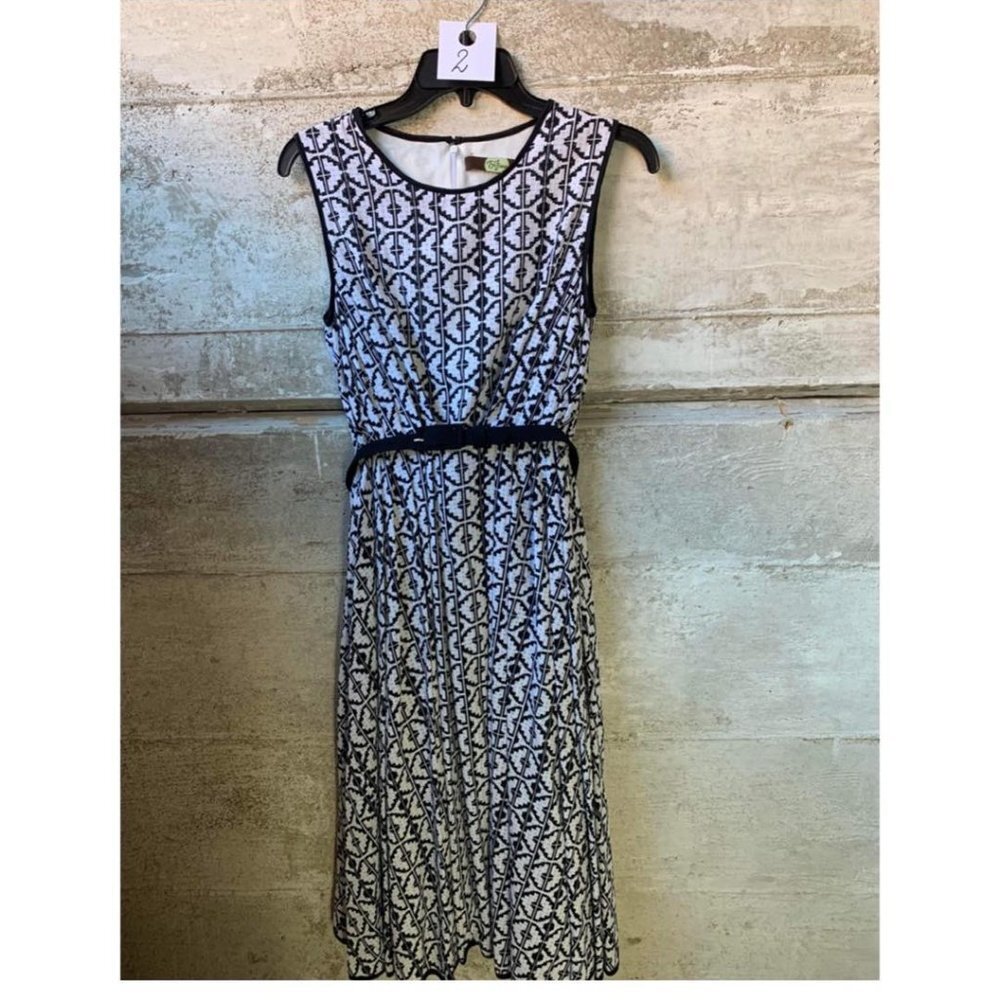37. Eva Franco Black and White Midi Sleeveless Dress